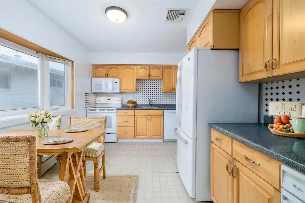 34 E Bedell Street Freeport NY 11520