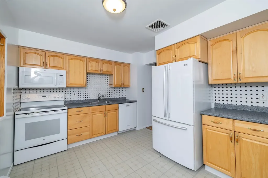 34 E Bedell Street Freeport NY 11520