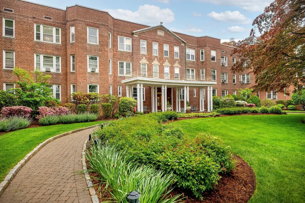 101 Old Mamaroneck Road White Plains NY 10605