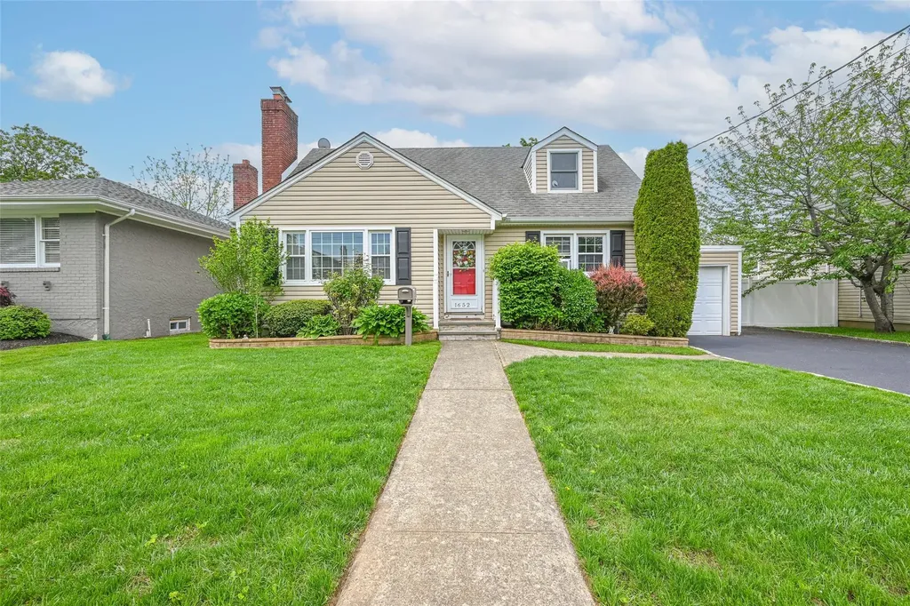 1652 Baker Avenue Merrick NY 11566