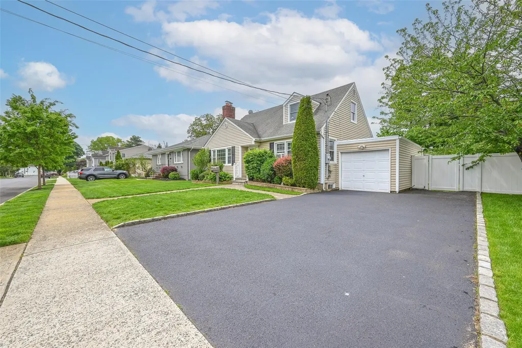 1652 Baker Avenue Merrick NY 11566