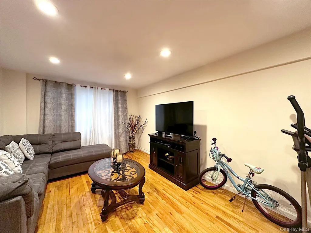 270 N Broadway Yonkers NY 10701