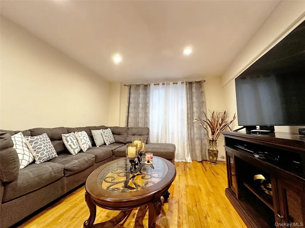 270 N Broadway Yonkers NY 10701