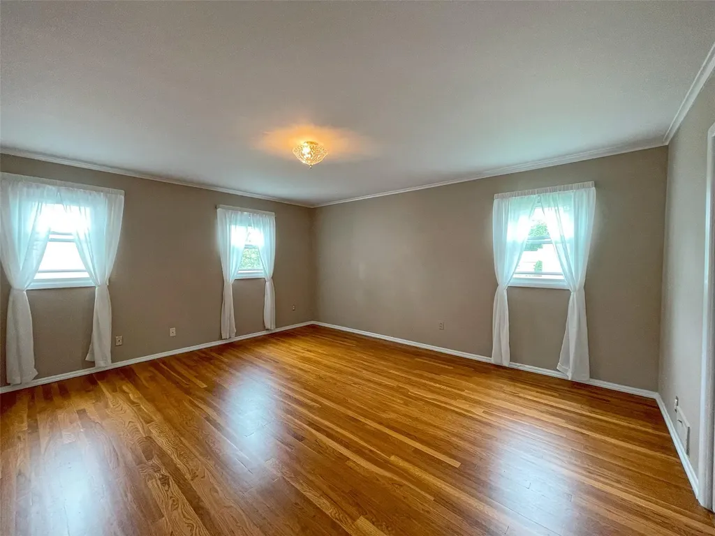 115 Lyons Road Scarsdale NY 10583