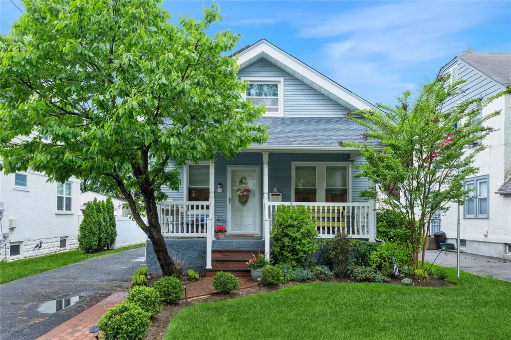 85 Lexington Avenue Malverne NY 11565