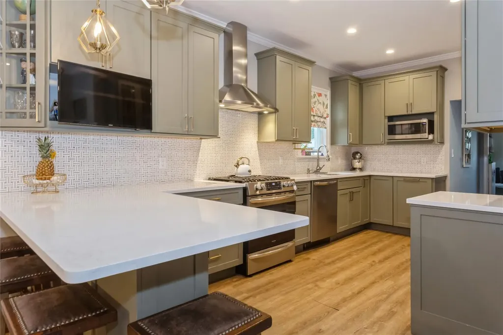 85 Lexington Avenue Malverne NY 11565