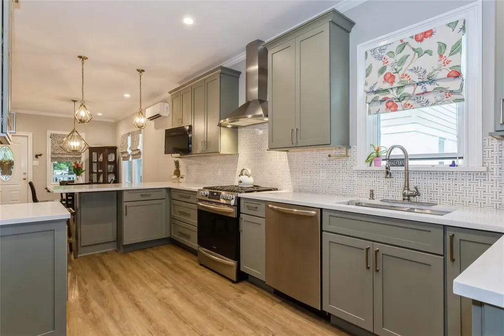85 Lexington Avenue Malverne NY 11565