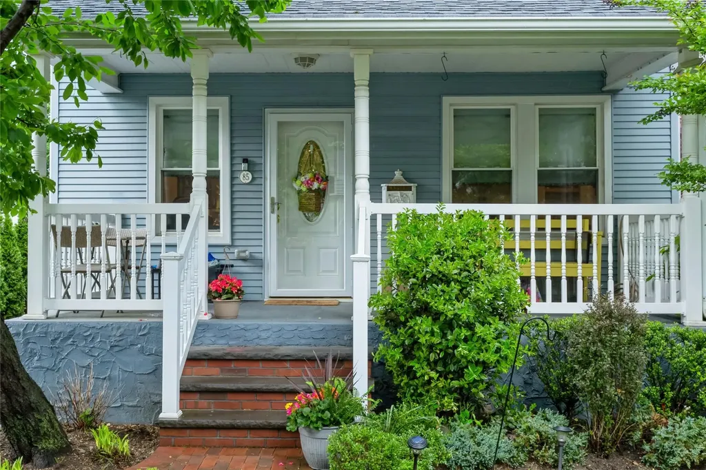 85 Lexington Avenue Malverne NY 11565