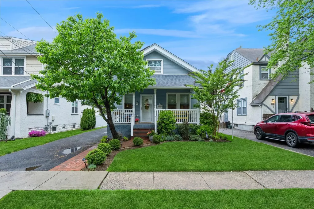 85 Lexington Avenue Malverne NY 11565