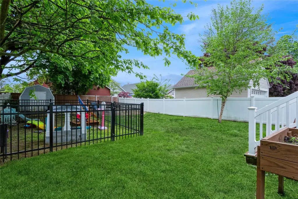 85 Lexington Avenue Malverne NY 11565