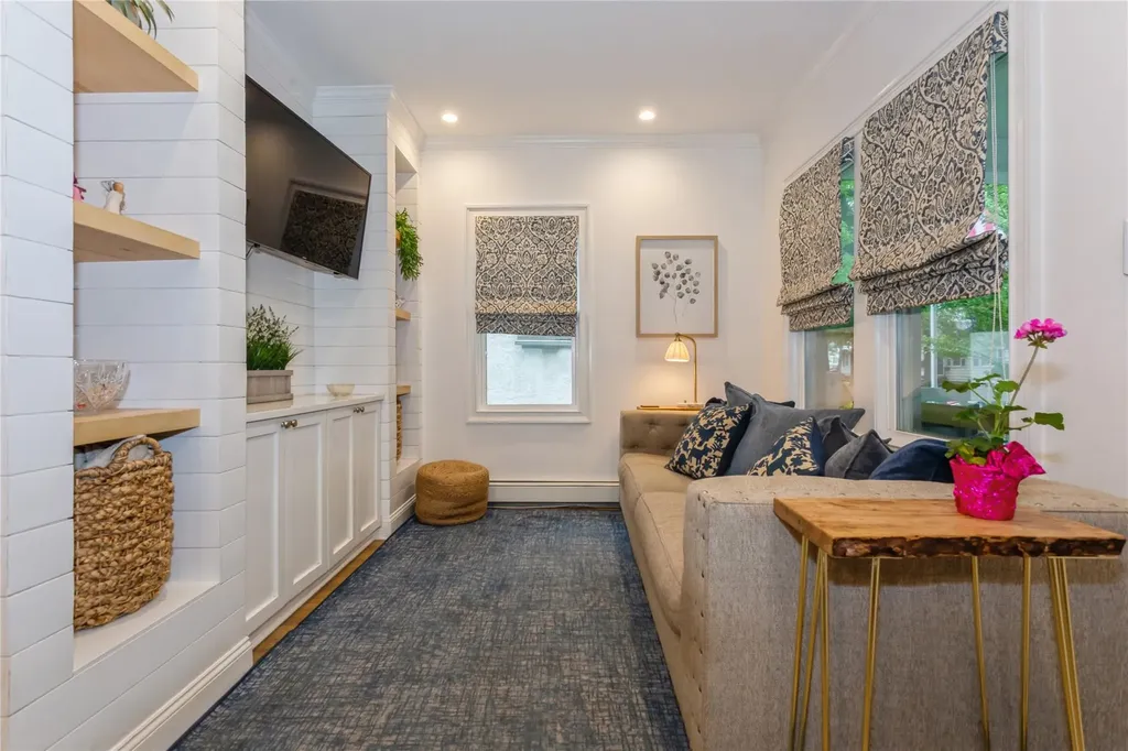 85 Lexington Avenue Malverne NY 11565