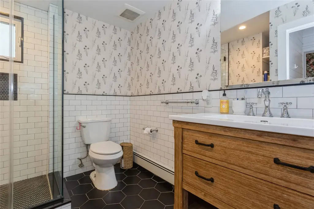 85 Lexington Avenue Malverne NY 11565