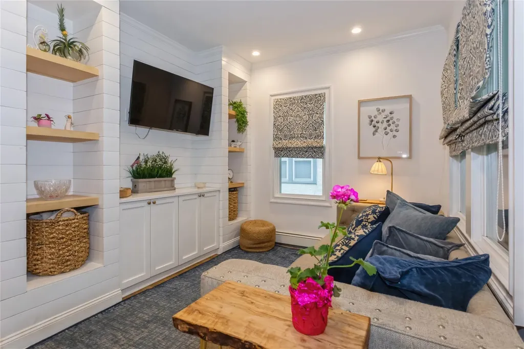 85 Lexington Avenue Malverne NY 11565