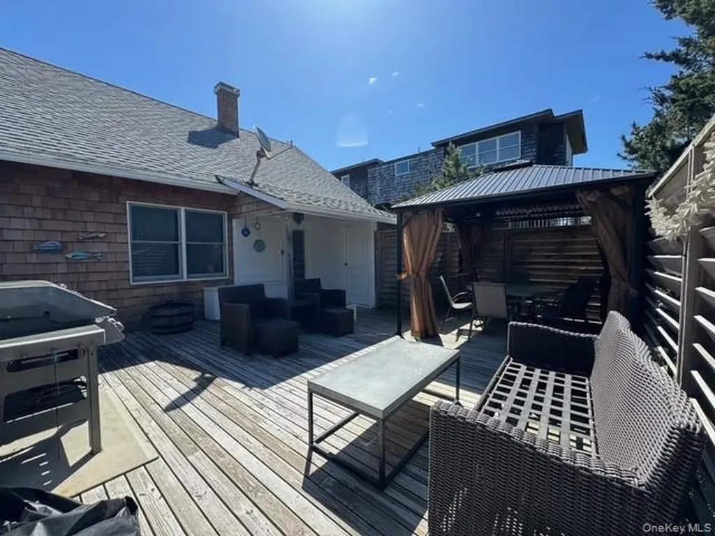 850 Evergreen Walk Ocean Beach NY 11770