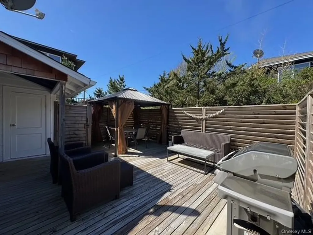 850 Evergreen Walk Ocean Beach NY 11770