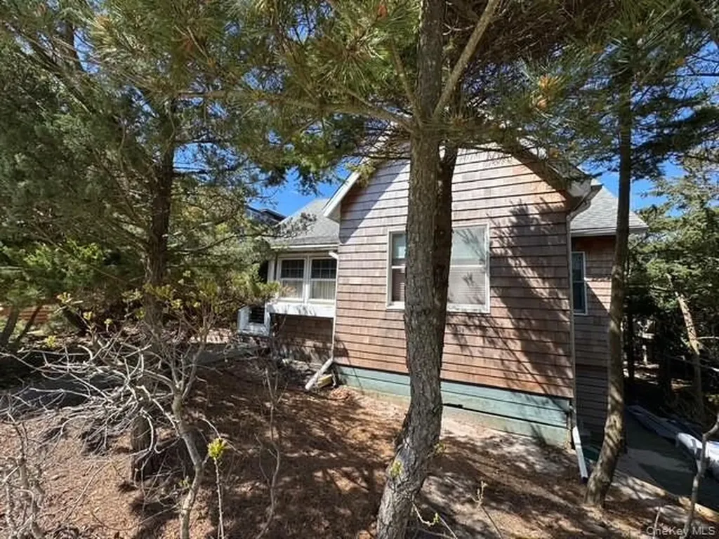 850 Evergreen Walk Ocean Beach NY 11770
