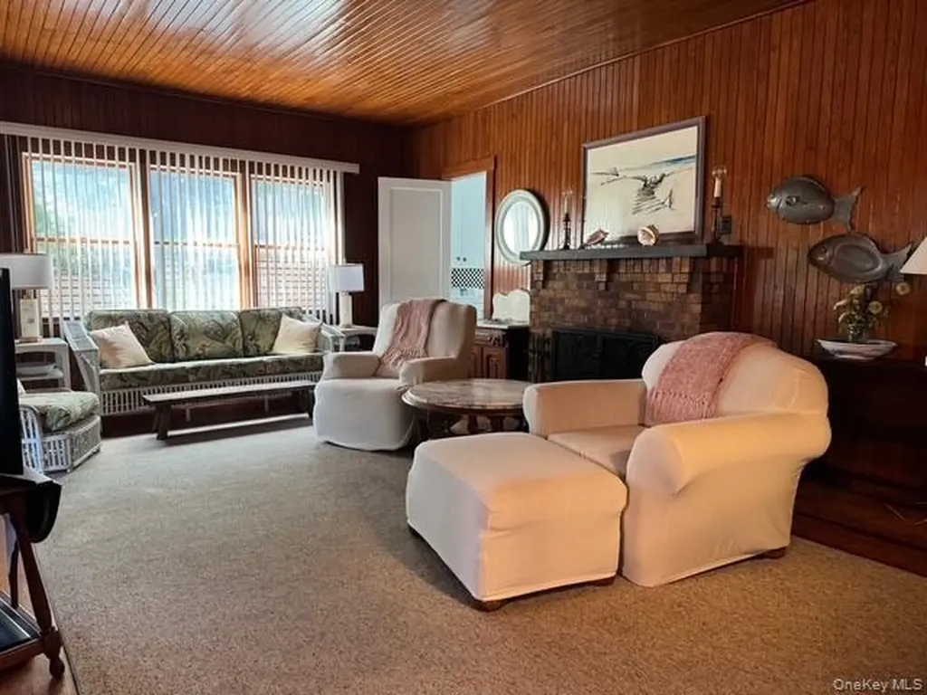 850 Evergreen Walk Ocean Beach NY 11770
