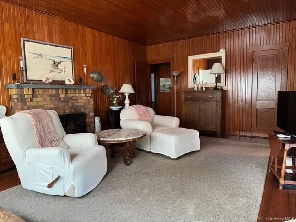 850 Evergreen Walk Ocean Beach NY 11770