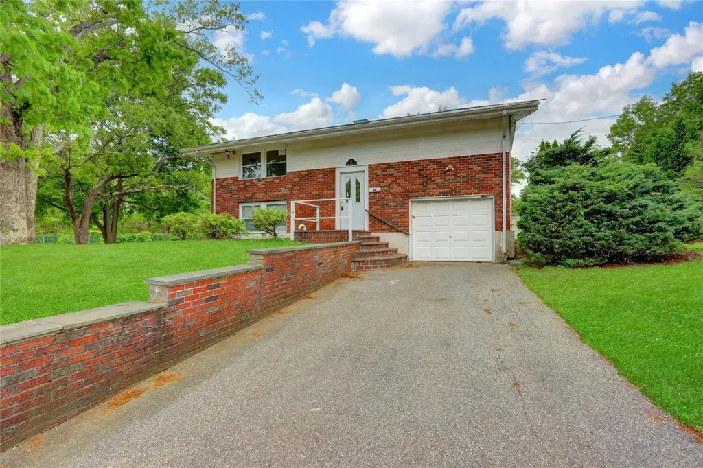 14 Split Cedar Drive Islandia NY 11749