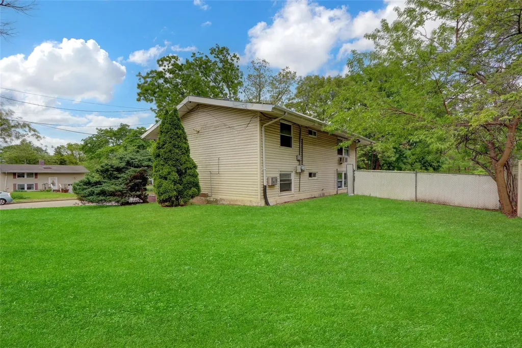 14 Split Cedar Drive Islandia NY 11749