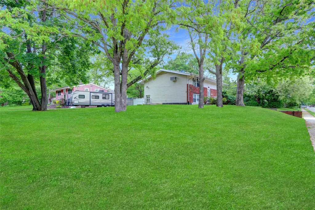 14 Split Cedar Drive Islandia NY 11749
