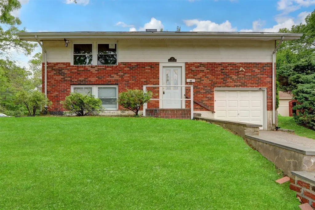 14 Split Cedar Drive Islandia NY 11749