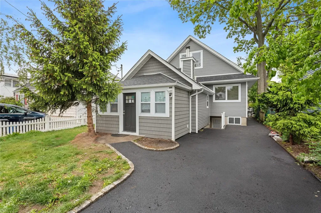 712 Carlton Road West Babylon NY 11704
