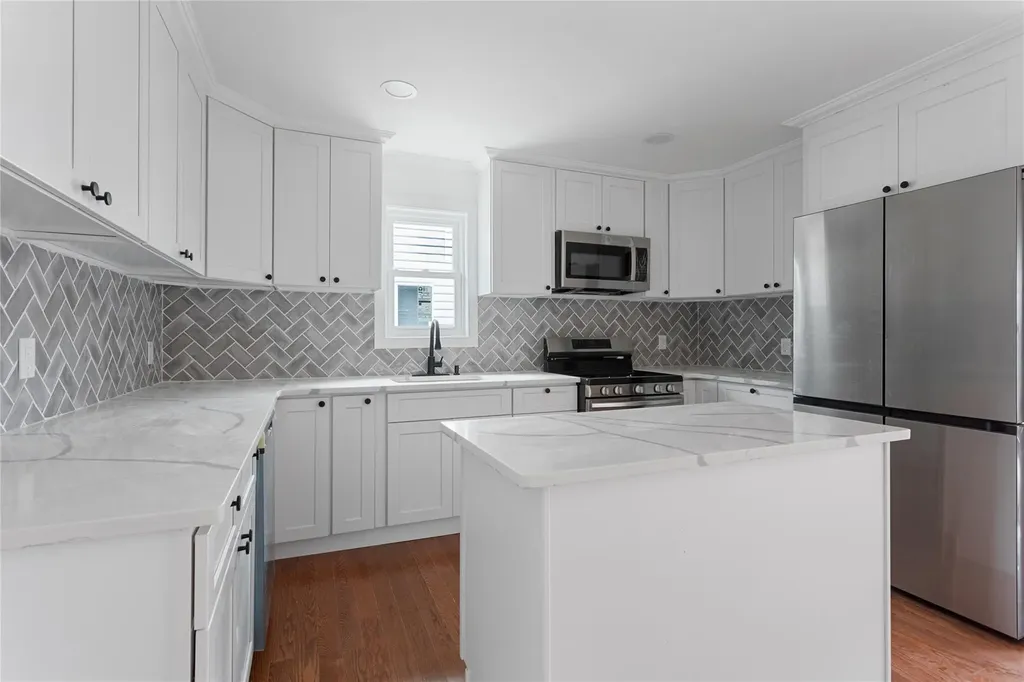 712 Carlton Road West Babylon NY 11704