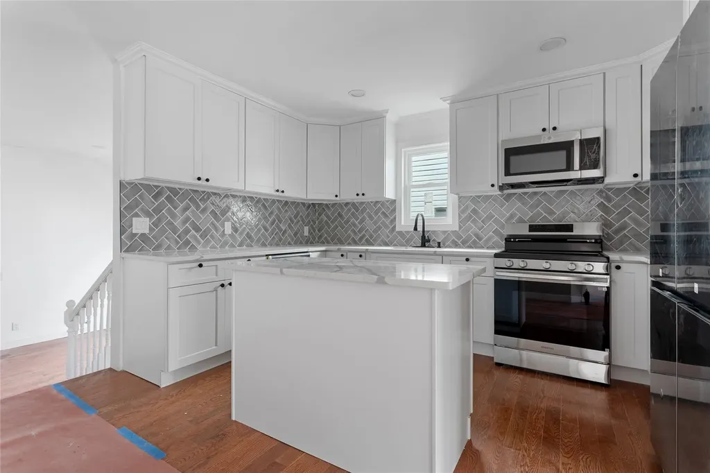 712 Carlton Road West Babylon NY 11704