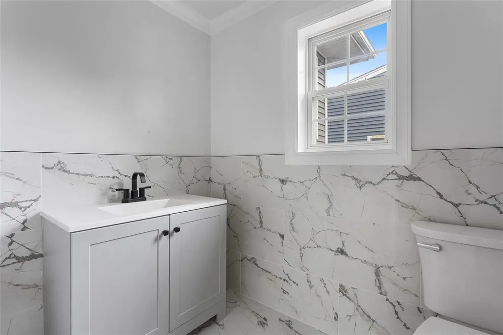 712 Carlton Road West Babylon NY 11704