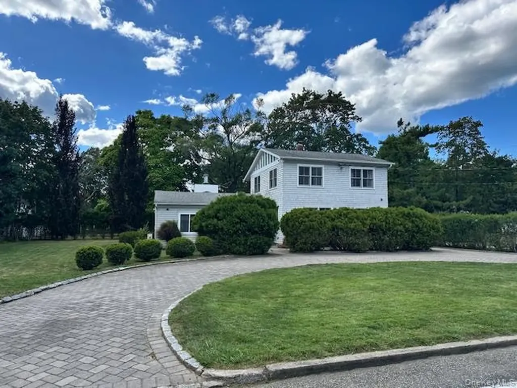 61 Baycrest Avenue Westhampton NY 11977