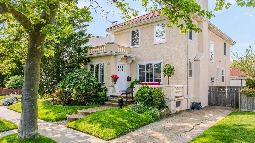 237 W Olive Street Long Beach NY 11561