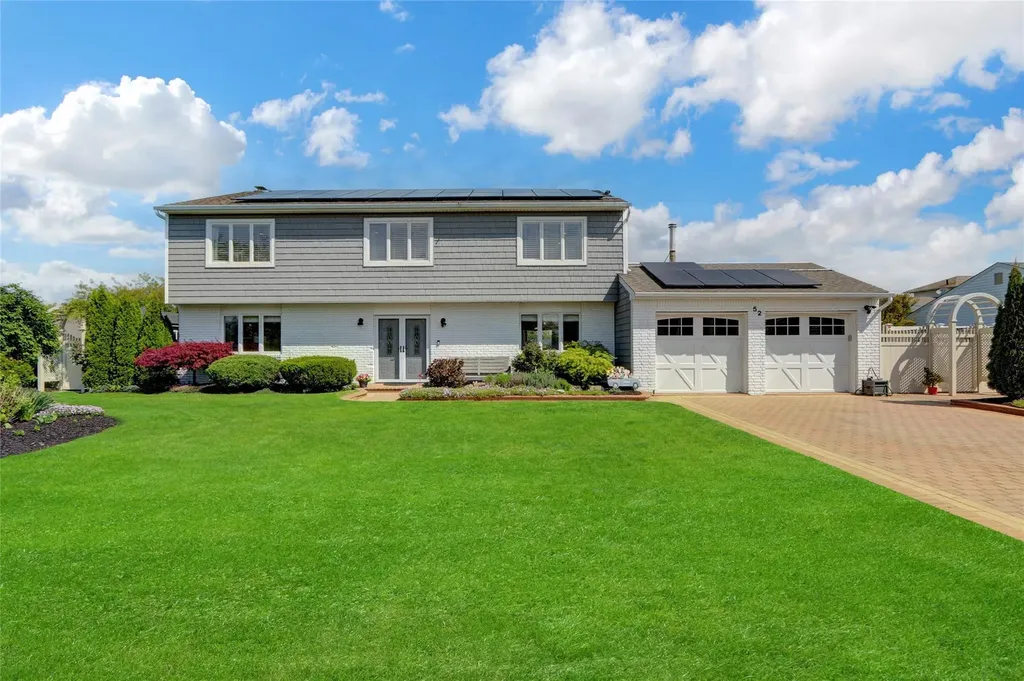 52 Shore Drive S Copiague NY 11726