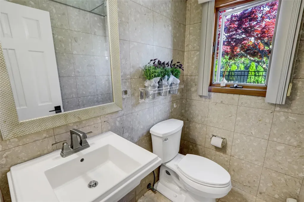 52 Shore Drive S Copiague NY 11726
