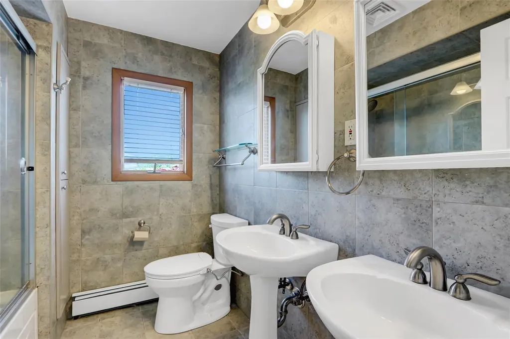 52 Shore Drive S Copiague NY 11726