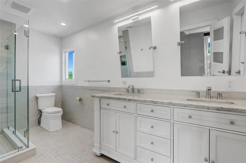 52 Shore Drive S Copiague NY 11726