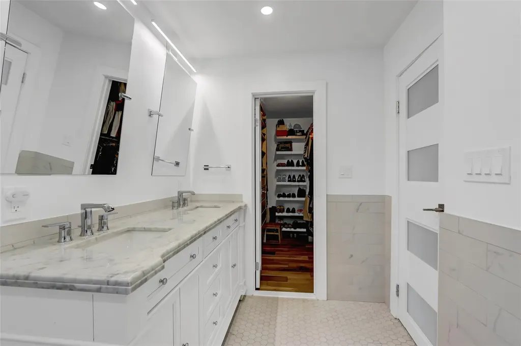 52 Shore Drive S Copiague NY 11726
