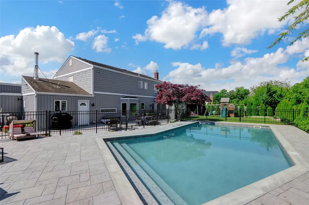 52 Shore Drive S Copiague NY 11726