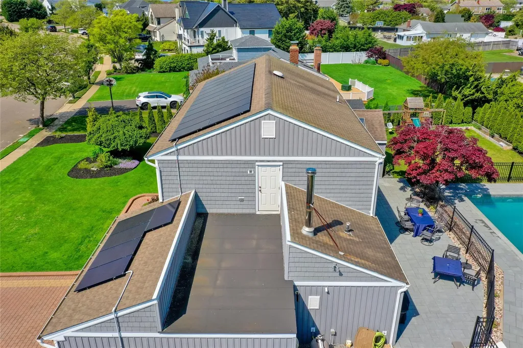 52 Shore Drive S Copiague NY 11726