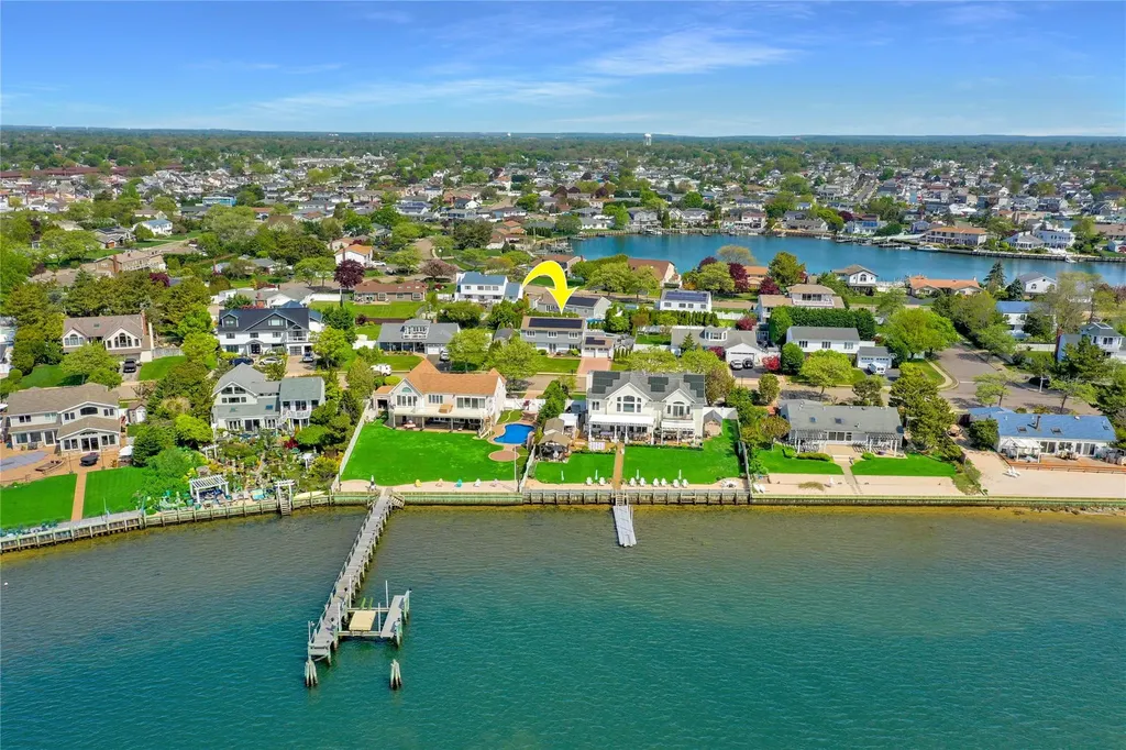 52 Shore Drive S Copiague NY 11726