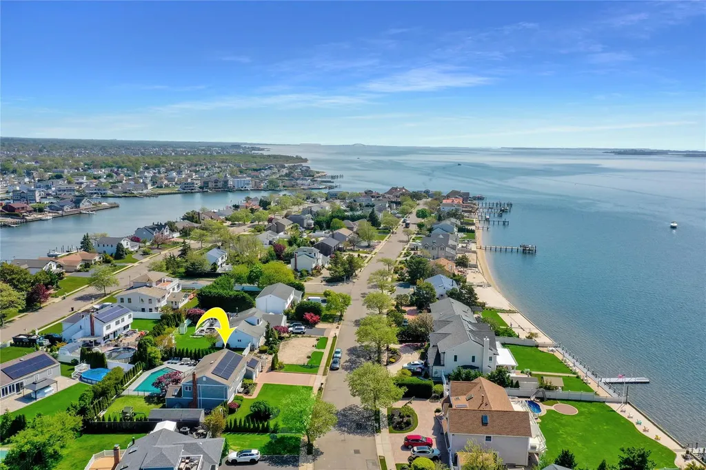 52 Shore Drive S Copiague NY 11726