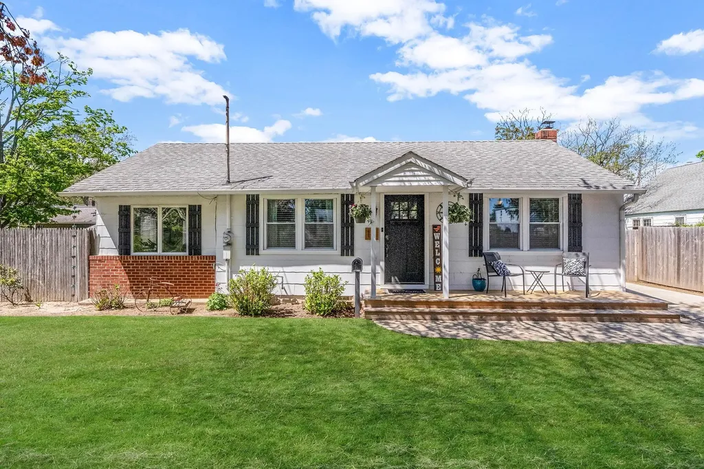17 Ontario Drive Bay Shore NY 11706