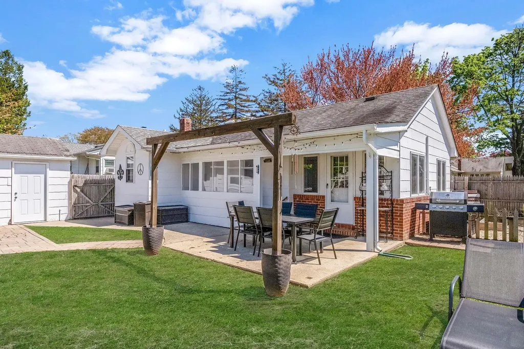 17 Ontario Drive Bay Shore NY 11706
