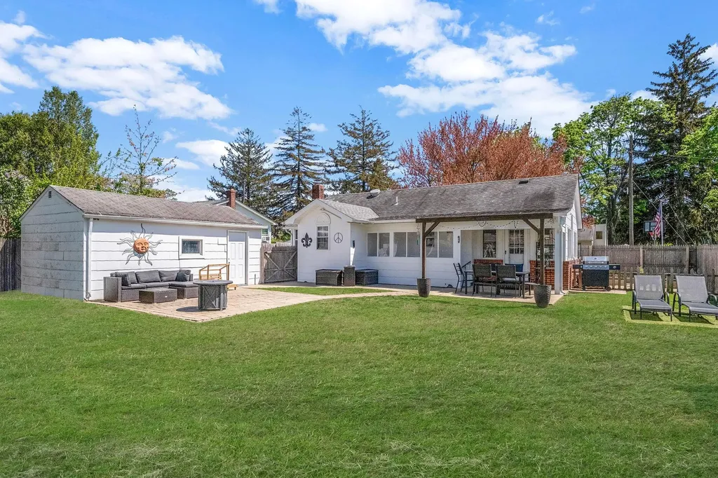 17 Ontario Drive Bay Shore NY 11706