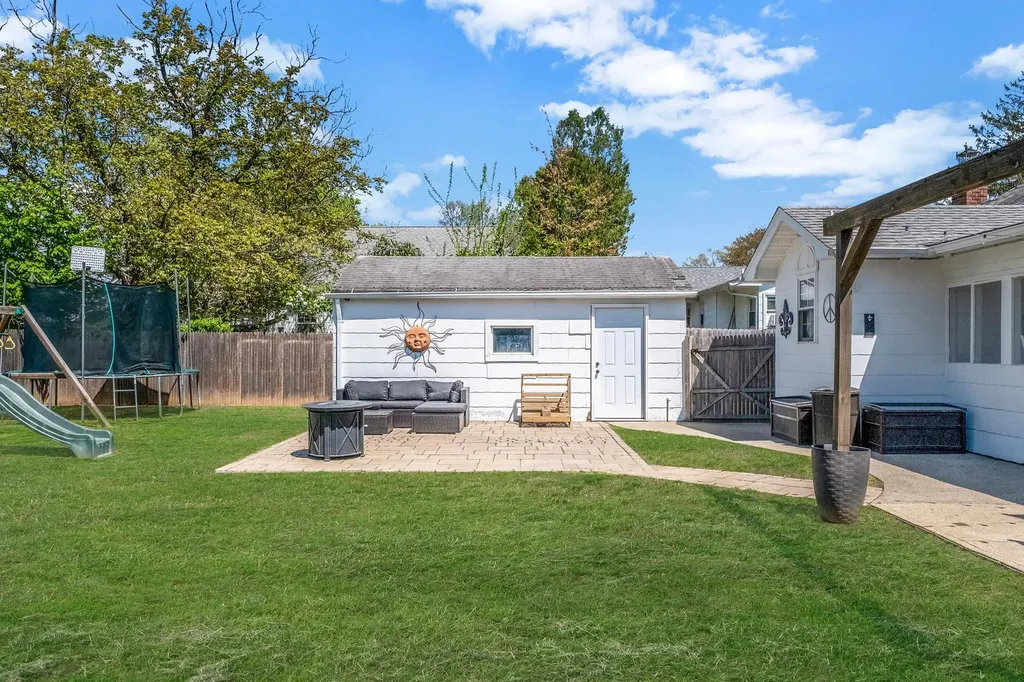 17 Ontario Drive Bay Shore NY 11706