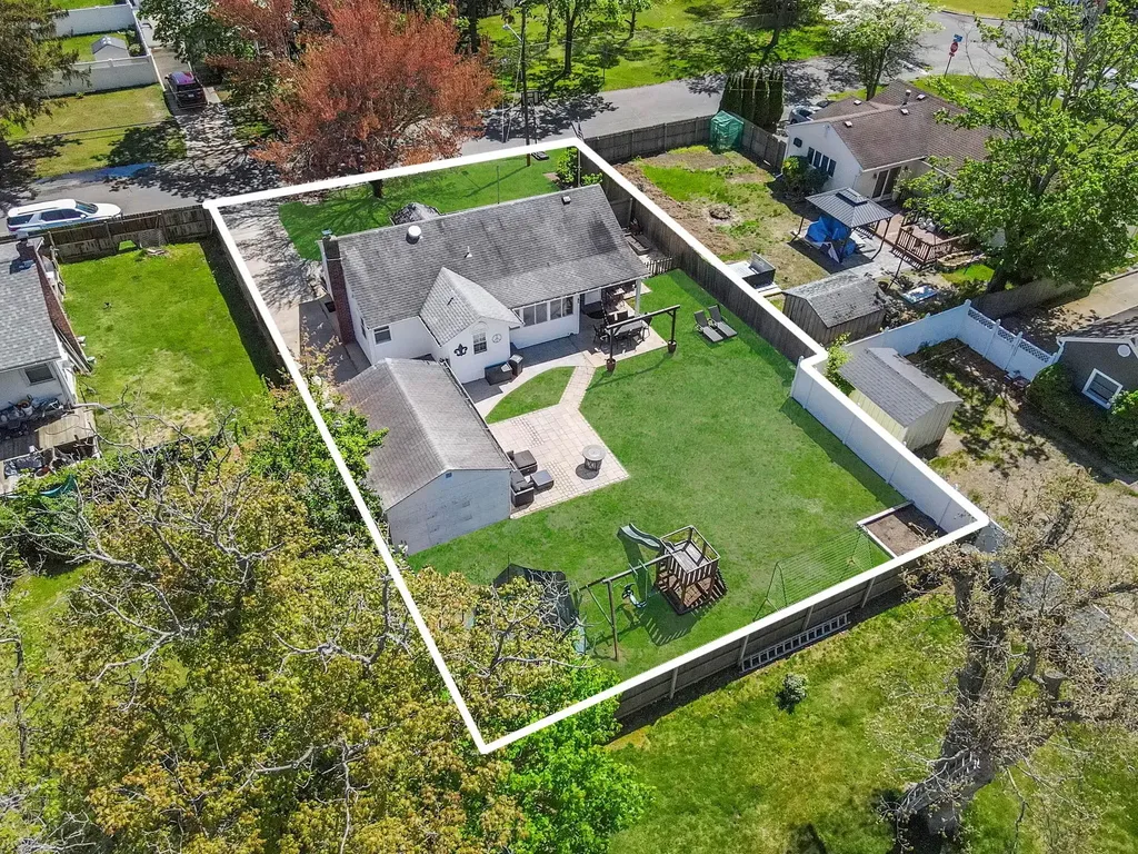 17 Ontario Drive Bay Shore NY 11706