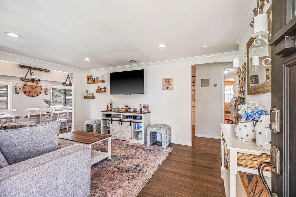 17 Ontario Drive Bay Shore NY 11706