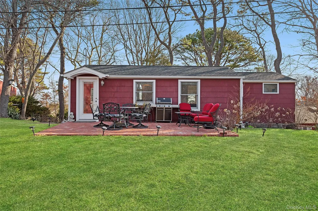 67 North Road Hampton Bays NY 11946