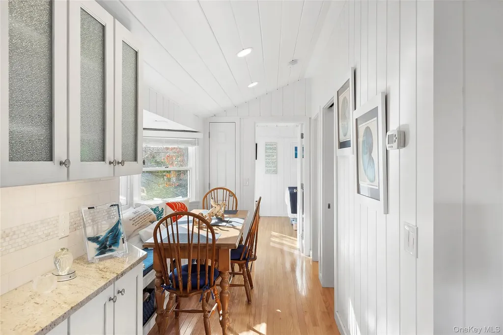 67 North Road Hampton Bays NY 11946