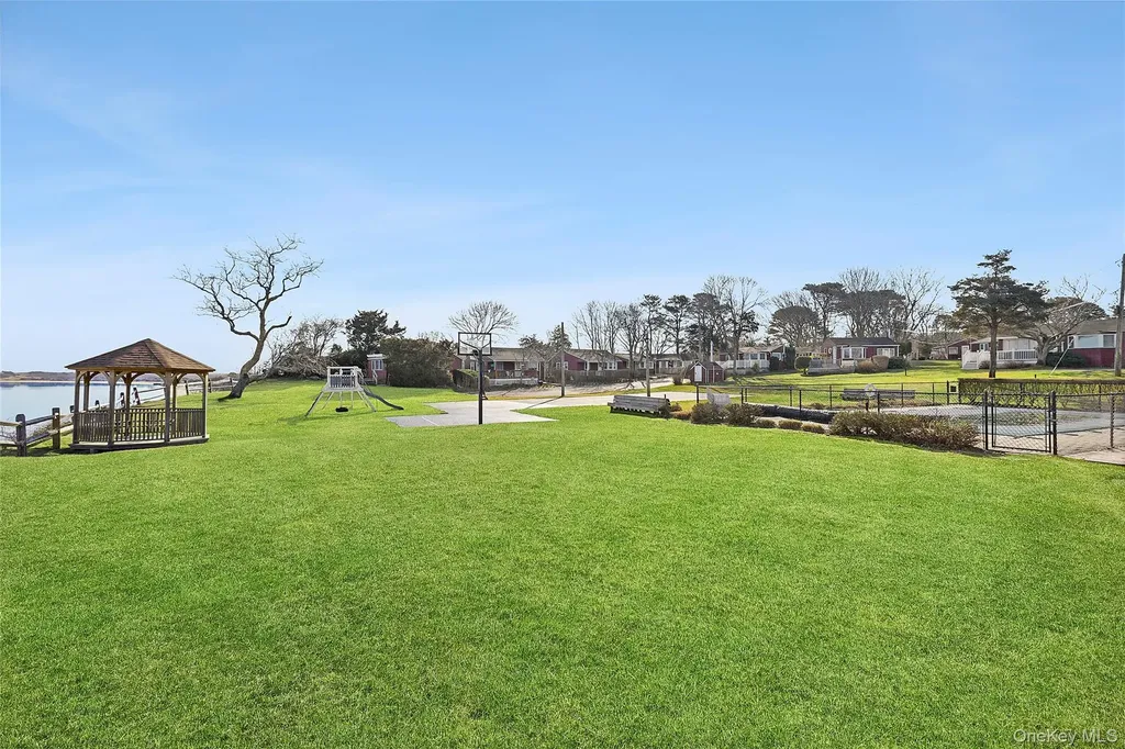 67 North Road Hampton Bays NY 11946
